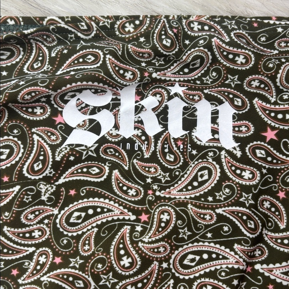 Nwot Skin Industries Bottoms Hunter Green And Pink With Paisley‘s And Stars View 5